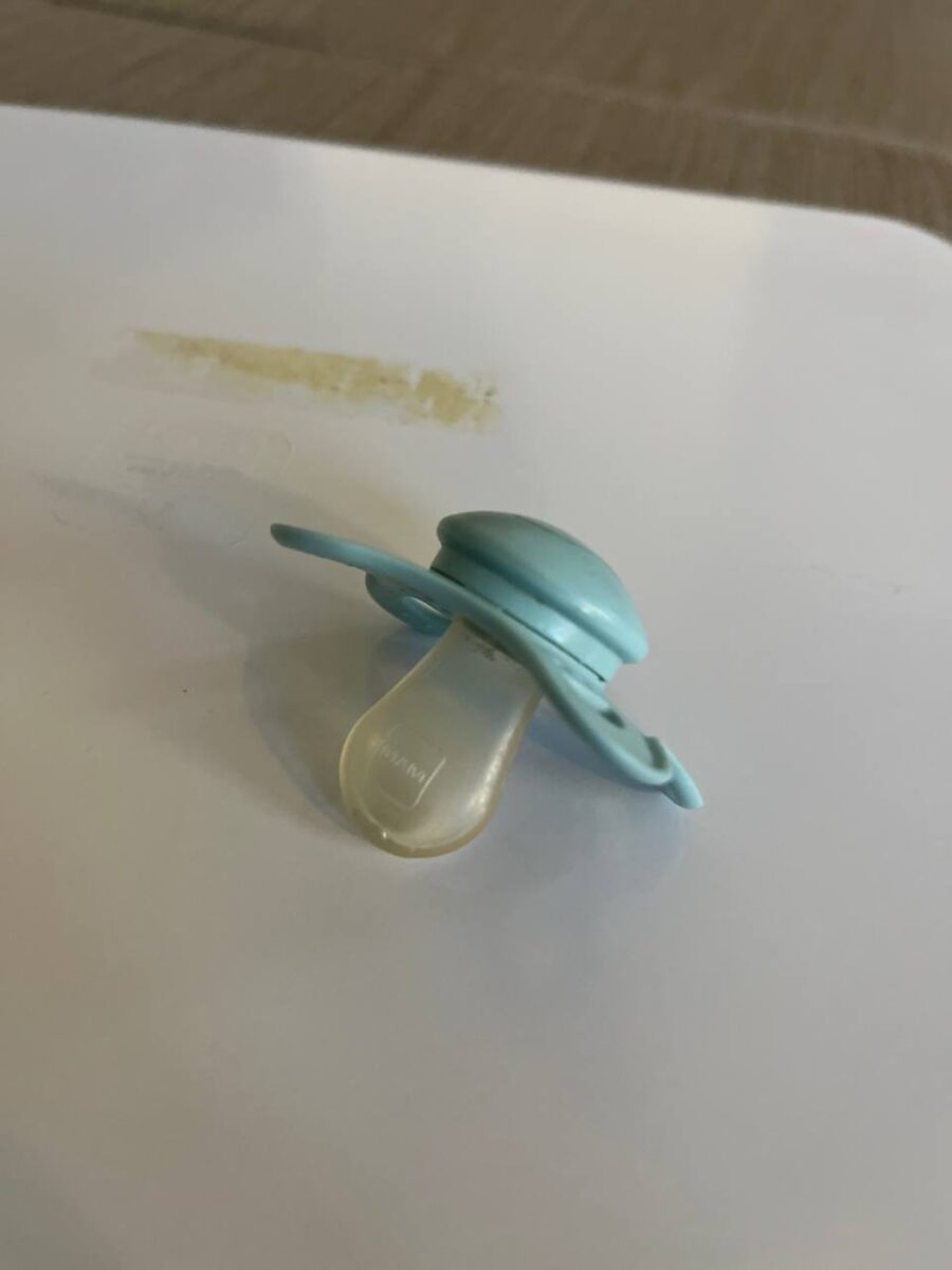 מוצץ סיליקון לתינוק בצבע טורקיז