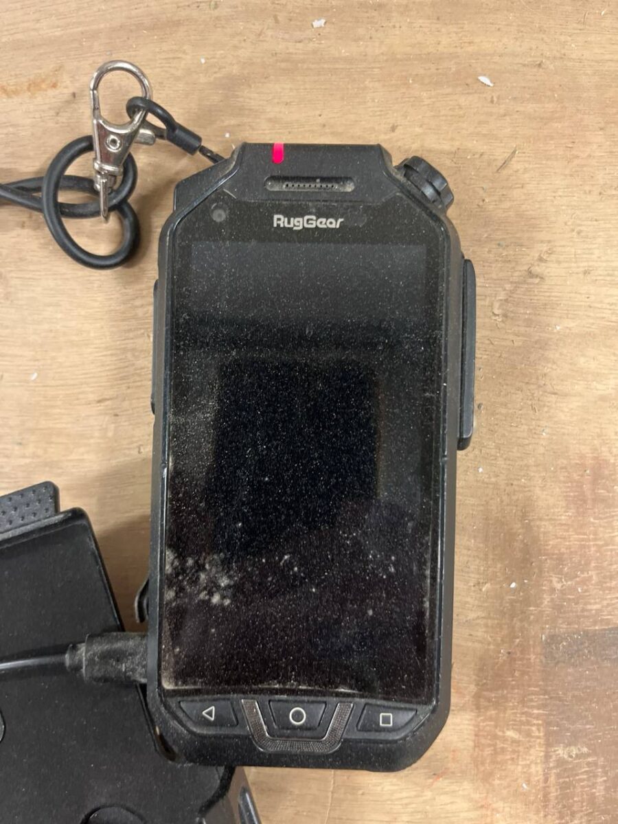 סמארטפון RugGear עמיד במיוחד לתנאי שטח